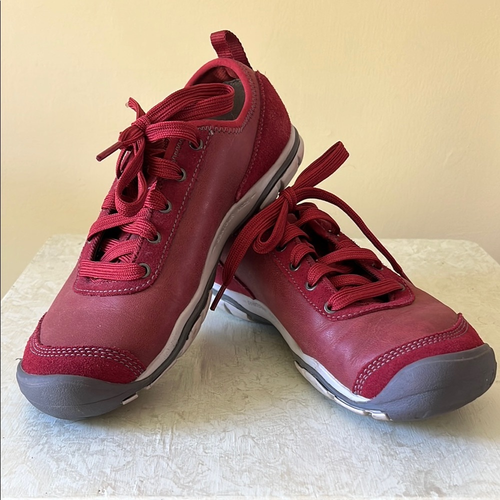 Keen Hush Lea CNX Red Leather Lace-up Sneakers, women’s size 7.5